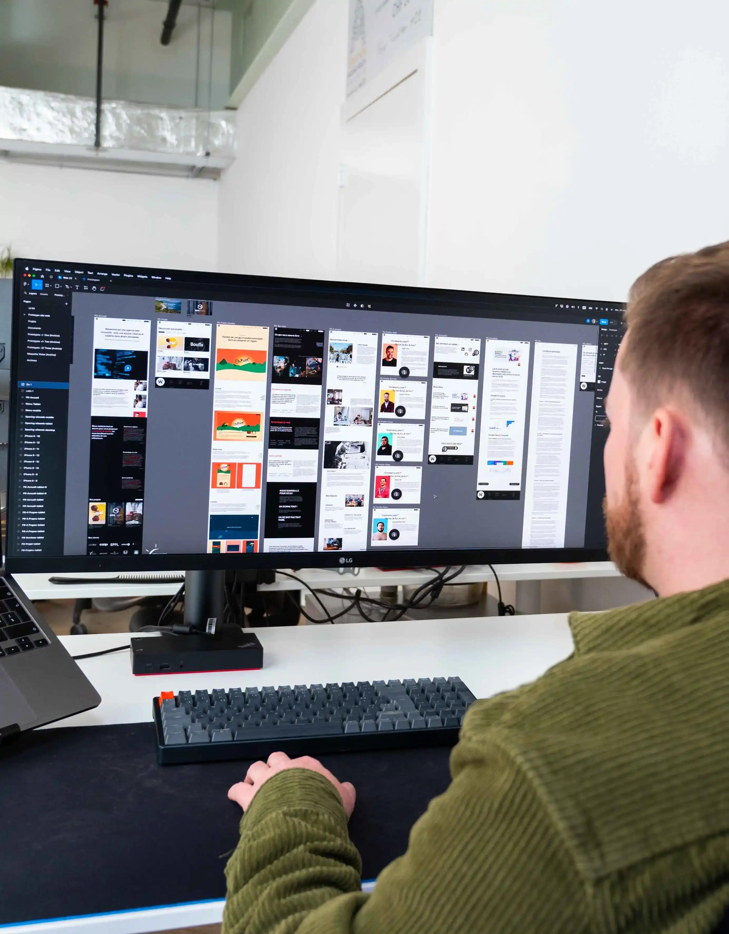 Colin en plein travail de UX design